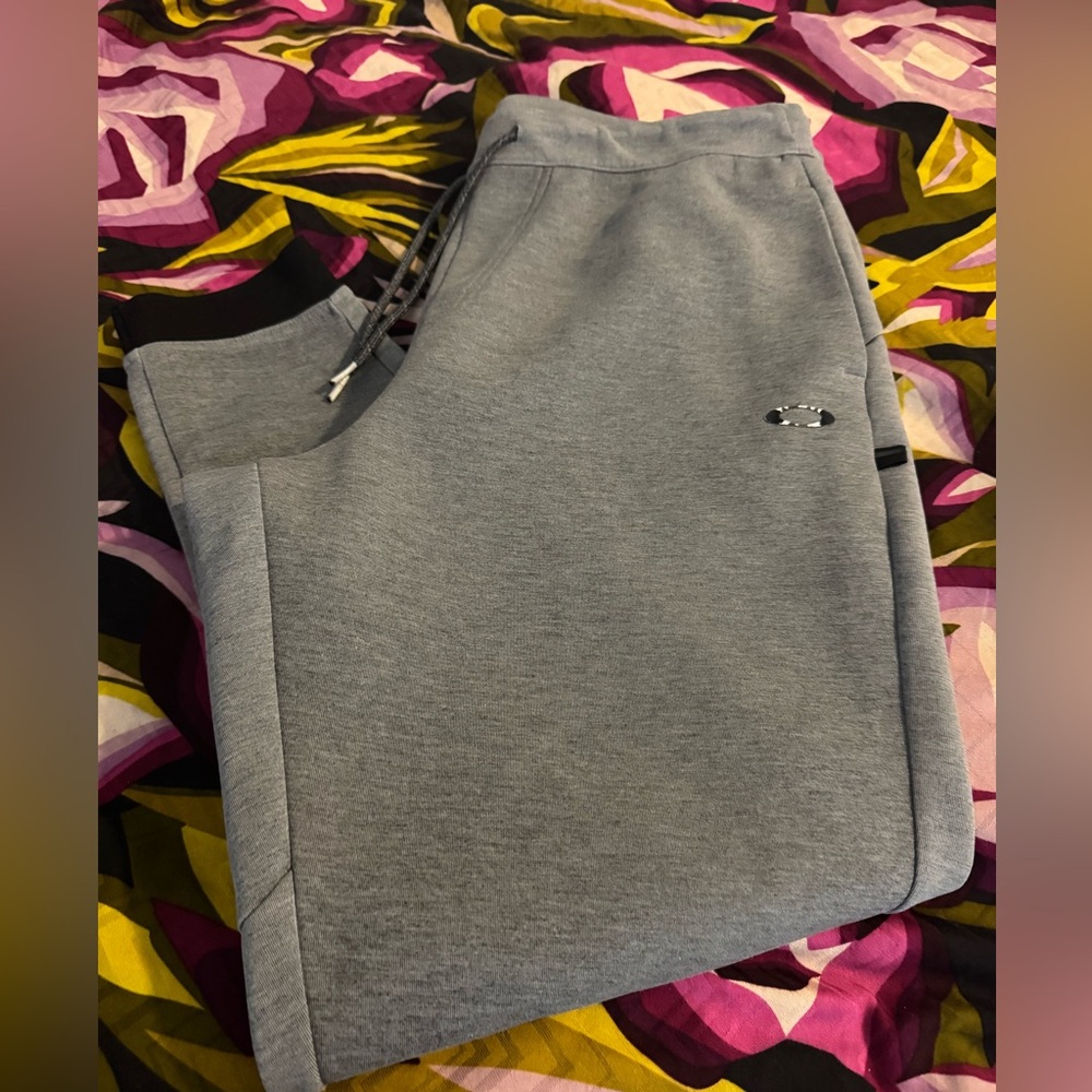 Oakley Men's Light Gray Fleece Joggers